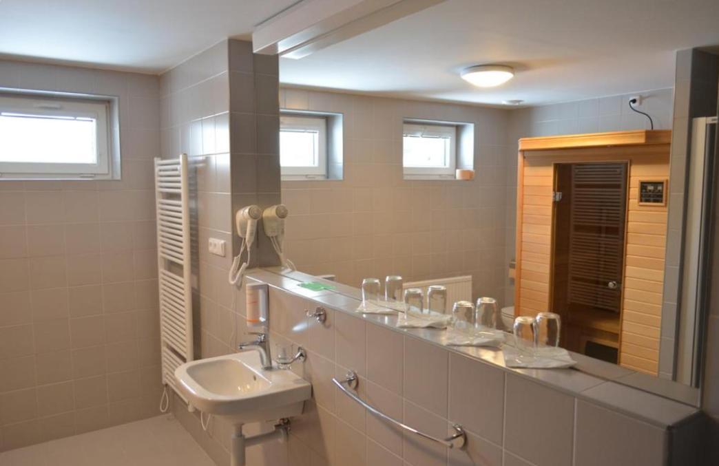 Hotel Ceska Farma Dolni Dvur 外观 照片